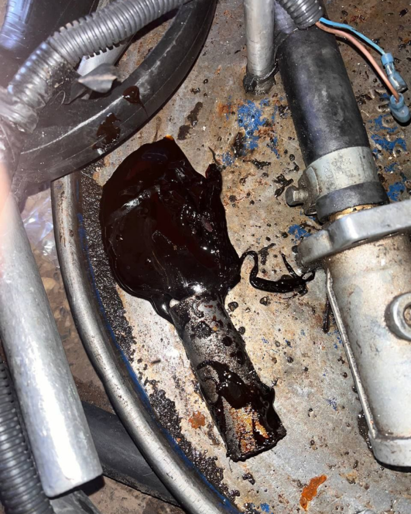 Що насправді накопичується в паливних баках