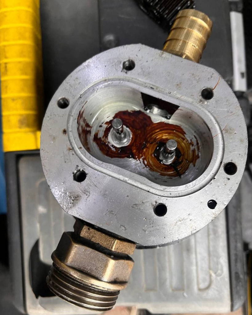 Що насправді накопичується в паливних баках